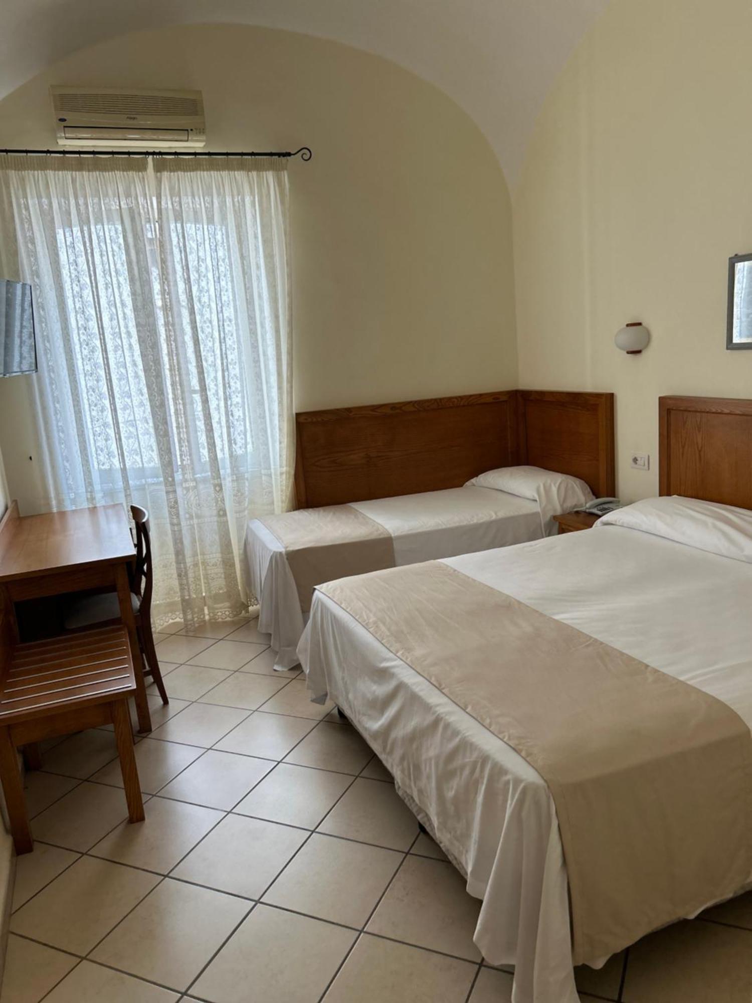 Hotel Da Raffaele Ischia Værelse billede